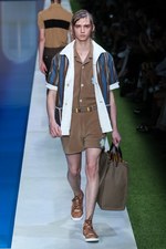 フェンディ 2017年春夏メンズコレクション - 降りそそぐ太陽の下、駈けだした旅人たち｜写真24