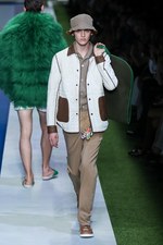 フェンディ 2017年春夏メンズコレクション - 降りそそぐ太陽の下、駈けだした旅人たち｜写真38