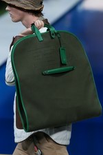 フェンディ 2017年春夏メンズコレクション - 降りそそぐ太陽の下、駈けだした旅人たち｜写真39