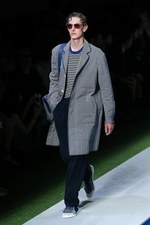 フェンディ 2017年春夏メンズコレクション - 降りそそぐ太陽の下、駈けだした旅人たち｜写真43