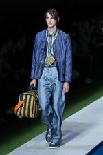 フェンディ 2017年春夏メンズコレクション - 降りそそぐ太陽の下、駈けだした旅人たち｜写真54