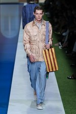 フェンディ 2017年春夏メンズコレクション - 降りそそぐ太陽の下、駈けだした旅人たち｜写真55