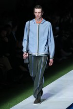 フェンディ 2017年春夏メンズコレクション - 降りそそぐ太陽の下、駈けだした旅人たち｜写真57