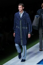 フェンディ 2017年春夏メンズコレクション - 降りそそぐ太陽の下、駈けだした旅人たち｜写真59