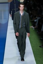 フェンディ 2017年春夏メンズコレクション - 降りそそぐ太陽の下、駈けだした旅人たち｜写真60