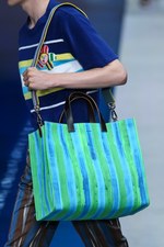 フェンディ 2017年春夏メンズコレクション - 降りそそぐ太陽の下、駈けだした旅人たち｜写真67