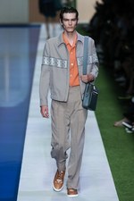 フェンディ 2017年春夏メンズコレクション - 降りそそぐ太陽の下、駈けだした旅人たち｜写真73