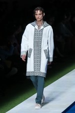 フェンディ 2017年春夏メンズコレクション - 降りそそぐ太陽の下、駈けだした旅人たち｜写真74