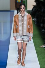 フェンディ 2017年春夏メンズコレクション - 降りそそぐ太陽の下、駈けだした旅人たち｜写真75
