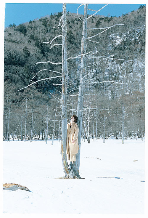 エンフォルド 16年秋冬 - ツイードコートが巻き付いたTシャツやカーディガンを貼り付けたニット｜写真7