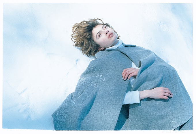 エンフォルド 16年秋冬 - ツイードコートが巻き付いたTシャツやカーディガンを貼り付けたニット｜写真12