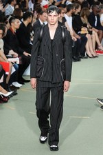 ジバンシィ バイ リカルド ティッシ17年春夏メンズコレクション - 永続性の中にあるピースフルな旅｜写真16