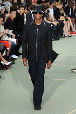 ジバンシィ バイ リカルド ティッシ17年春夏メンズコレクション - 永続性の中にあるピースフルな旅｜写真23