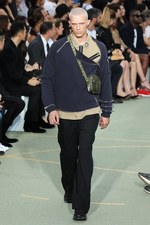 ジバンシィ バイ リカルド ティッシ17年春夏メンズコレクション - 永続性の中にあるピースフルな旅｜写真27