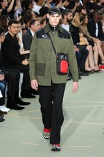 ジバンシィ バイ リカルド ティッシ17年春夏メンズコレクション - 永続性の中にあるピースフルな旅｜写真38