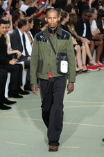 ジバンシィ バイ リカルド ティッシ17年春夏メンズコレクション - 永続性の中にあるピースフルな旅｜写真40