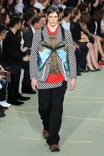 ジバンシィ バイ リカルド ティッシ17年春夏メンズコレクション - 永続性の中にあるピースフルな旅｜写真43