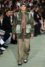 ジバンシィ バイ リカルド ティッシ17年春夏メンズコレクション - 永続性の中にあるピースフルな旅｜写真54