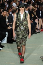 ジバンシィ バイ リカルド ティッシ17年春夏メンズコレクション - 永続性の中にあるピースフルな旅｜写真56