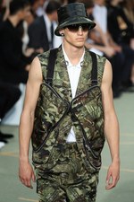 ジバンシィ バイ リカルド ティッシ17年春夏メンズコレクション - 永続性の中にあるピースフルな旅｜写真57