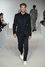 アニエスベー オム 2017年春夏コレクション - 夏のビーチで、リラクシングな1日を｜写真45