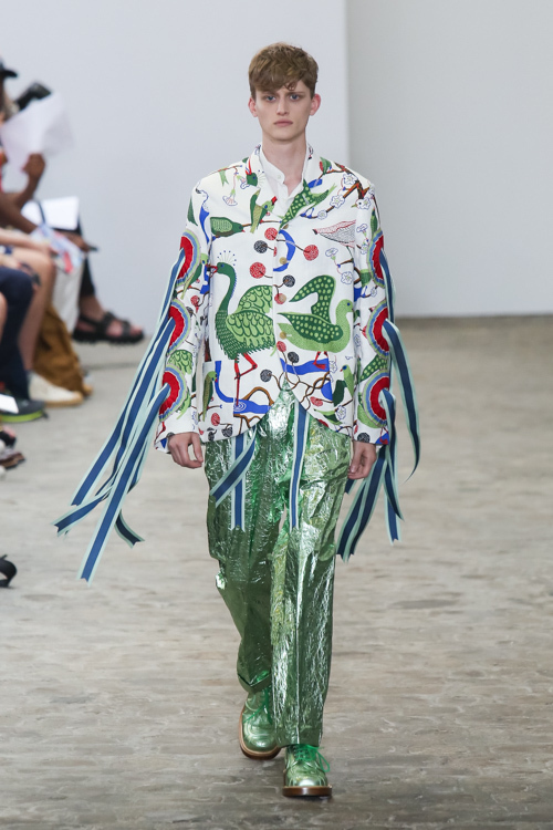 ウォルター ヴァン ベイレンドンク 2017年春夏メンズコレクション - 穴や紐が、洋服を芸術に | 写真