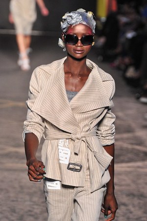 シックでゴージャスに決めるパンキッシュスタイル - ヴィヴィアン・ウェストウッド レッドレーベル(Vivienne Westwood Red Label)2012年春夏コレクション｜写真36