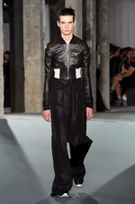 リック・オウエンス 17年春夏メンズコレクション - 漲る力は、テキスタイルの上でうねりとなり現れる｜写真34