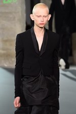 リック・オウエンス 17年春夏メンズコレクション - 漲る力は、テキスタイルの上でうねりとなり現れる｜写真52