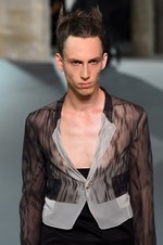 リック・オウエンス 17年春夏メンズコレクション - 漲る力は、テキスタイルの上でうねりとなり現れる｜写真56