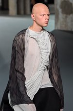 リック・オウエンス 17年春夏メンズコレクション - 漲る力は、テキスタイルの上でうねりとなり現れる｜写真58