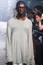 ユリウス 2017年春夏コレクション - 長短の組み合わせで見せるストリートモードスタイル｜写真14