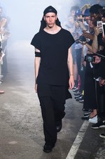 ユリウス 2017年春夏コレクション - 長短の組み合わせで見せるストリートモードスタイル｜写真32