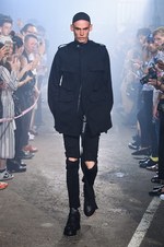 ユリウス 2017年春夏コレクション - 長短の組み合わせで見せるストリートモードスタイル｜写真40