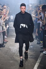 ユリウス 2017年春夏コレクション - 長短の組み合わせで見せるストリートモードスタイル｜写真45