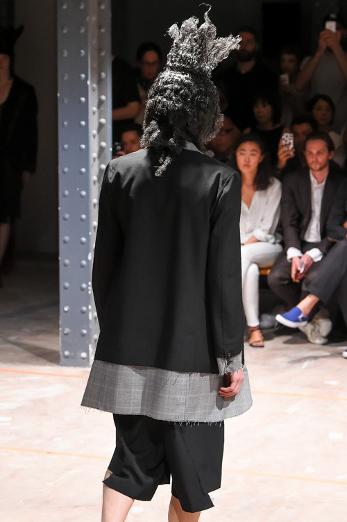 コム デ ギャルソン・オム プリュス(COMME des GARÇONS HOMME PLUS) 2017年春夏メンズコレクション  - 写真19