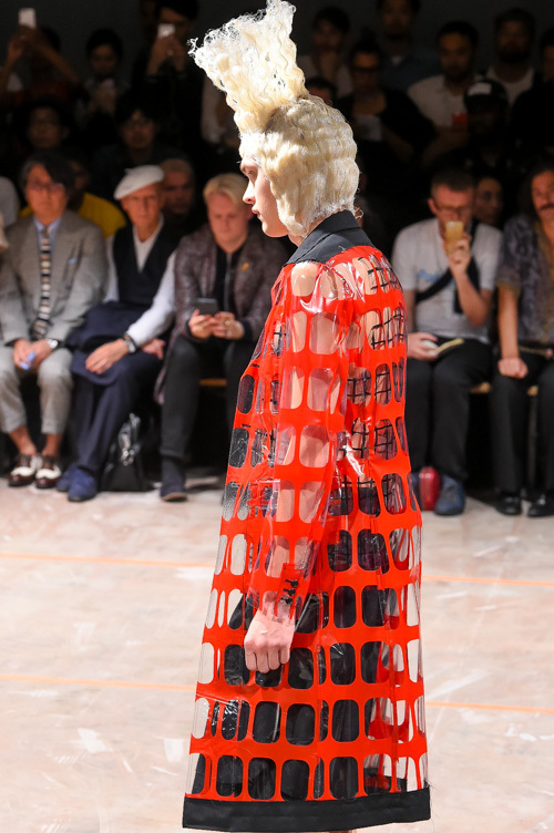 コム デ ギャルソン・オム プリュス(COMME des GARÇONS HOMME PLUS) 2017年春夏メンズコレクション  - 写真24