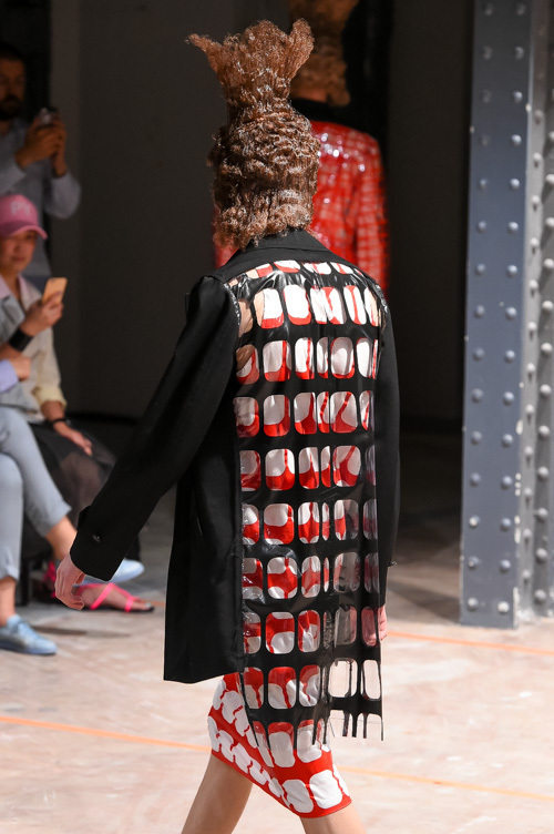 コム デ ギャルソン・オム プリュス(COMME des GARÇONS HOMME PLUS) 2017年春夏メンズコレクション  - 写真31