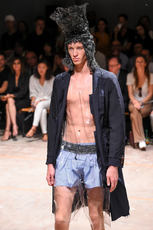 コム デ ギャルソン・オム プリュス(COMME des GARÇONS HOMME PLUS) 2017年春夏メンズコレクション  - 写真79