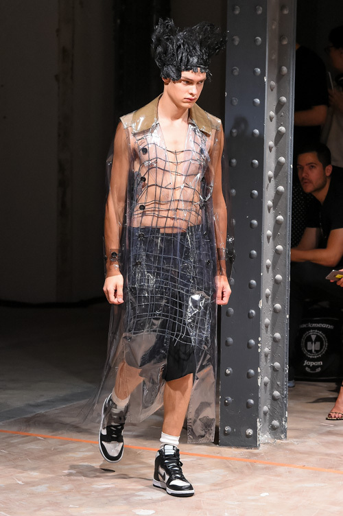 コム デ ギャルソン・オム プリュス(COMME des GARÇONS HOMME PLUS) 2017年春夏メンズコレクション  - 写真95