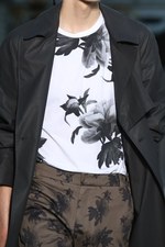 ポール & ジョー 2017年春夏メンズコレクション - モノクロの花々が、鮮やかに咲き誇る夕暮れ｜写真8