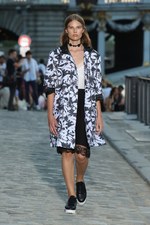 ポール & ジョー 2017年春夏メンズコレクション - モノクロの花々が、鮮やかに咲き誇る夕暮れ｜写真13