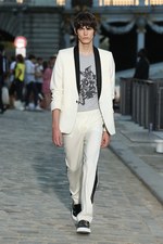 ポール & ジョー 2017年春夏メンズコレクション - モノクロの花々が、鮮やかに咲き誇る夕暮れ｜写真46