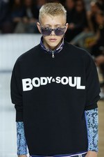 ケンゾー 2017年春夏メンズコレクション - ナイトクラブの伝説を光り輝くワードローブに｜写真51