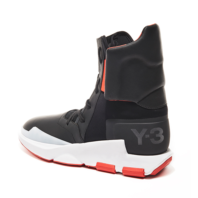 Y-3 17年春夏ランウェイに登場した新作シューズが発売、スペースシューズをイメージ | 写真