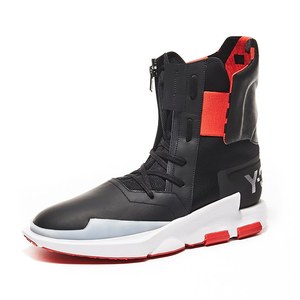 Y-3 17年春夏ランウェイに登場した新作シューズが発売、スペースシューズをイメージ｜写真1