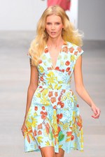 ブラジルの優雅でエキサイティングな日常を表現 - イッサ ロンドン(ISSA LONDON)、2012年春夏コレクション｜写真8