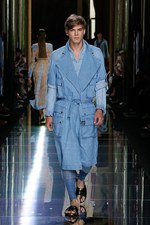 バルマン 2017年春夏メンズコレクション - 砂浜から見るオレンジの夕日、美しい空と海の色を愛でて｜写真8