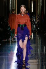 バルマン 2017年春夏メンズコレクション - 砂浜から見るオレンジの夕日、美しい空と海の色を愛でて｜写真26