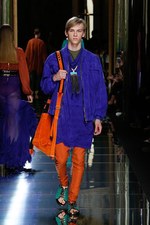 バルマン 2017年春夏メンズコレクション - 砂浜から見るオレンジの夕日、美しい空と海の色を愛でて｜写真28